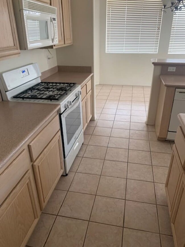 Building Photo - SINGLE LEVEL HOME FOR RENT