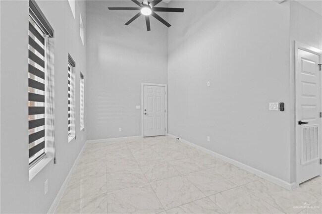 901 W 8th St Unit 1