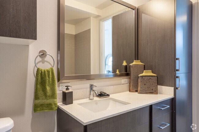 1BR, 1BA - 867SF