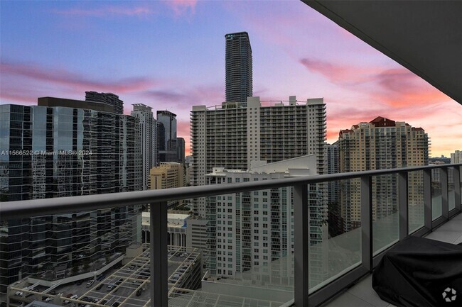 Building Photo - 1300 Brickell Bay Dr Unit 2701 Rental