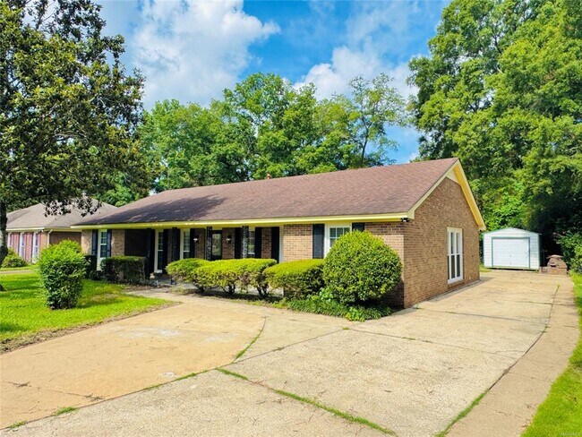 Photo - 713 Dubuque Dr
