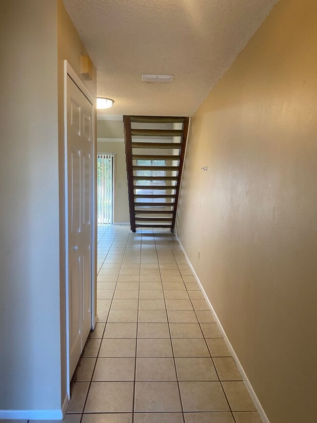 2 bedroom + loft, 2 bathroom townhome near UCF - 2 bedroom + loft, 2 bathroom townhome near UCF