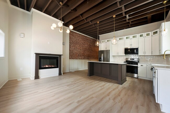 Building Photo - 421 52nd St