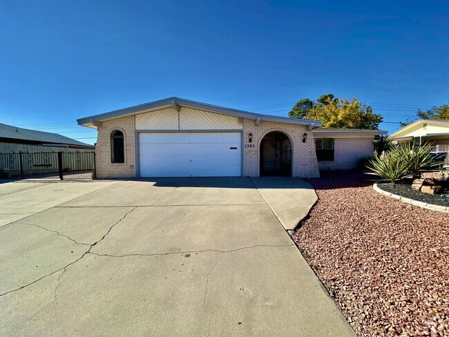 Building Photo - 1305 Vista De Oro Dr Rental
