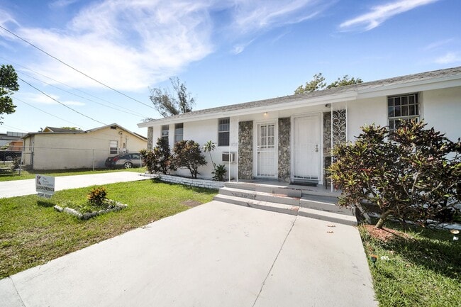Building Photo - 2750 NW 60th St Unit 2750 NW 60TH STREET