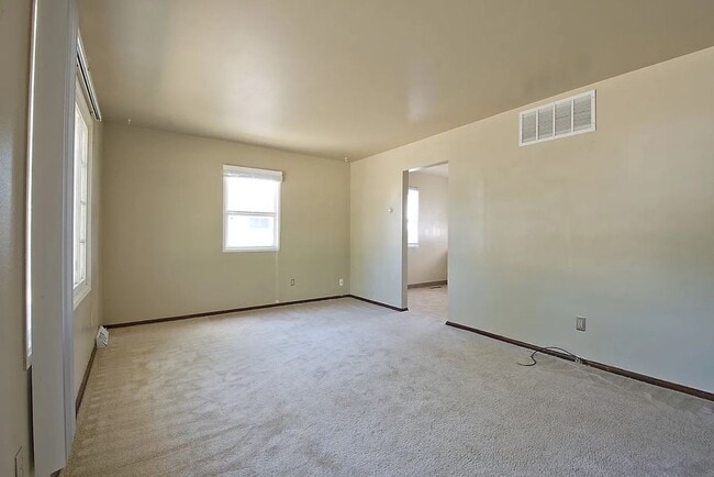 Photo - 3 Bedroom House!