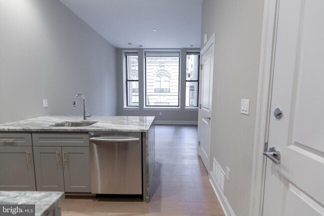 Photo - 1411 Walnut St Unit 204