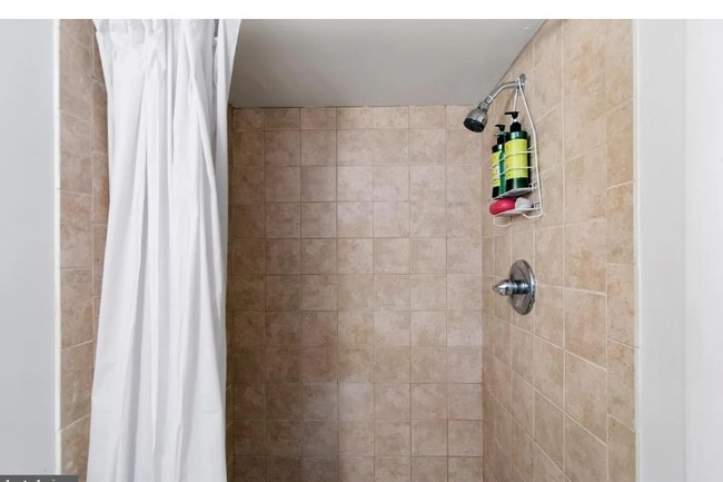 Photo - 107 N Port St