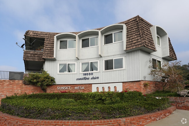 Photo - 18000-18004 Coastline Dr