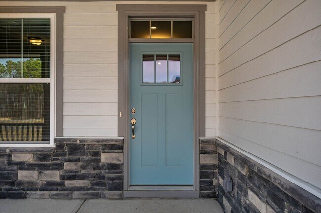 Photo - 179 Castle Pond Way