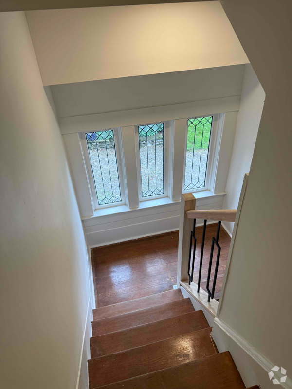 Building Photo - 103 Oak Hill Ave Rental