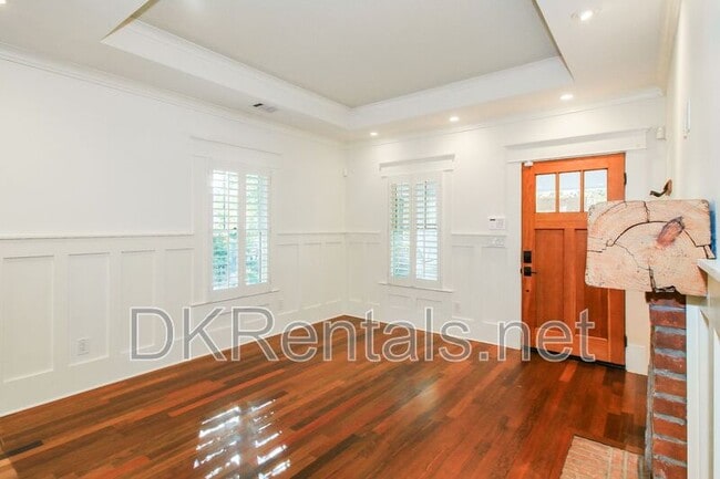 Photo - 839 Lake Ave NE