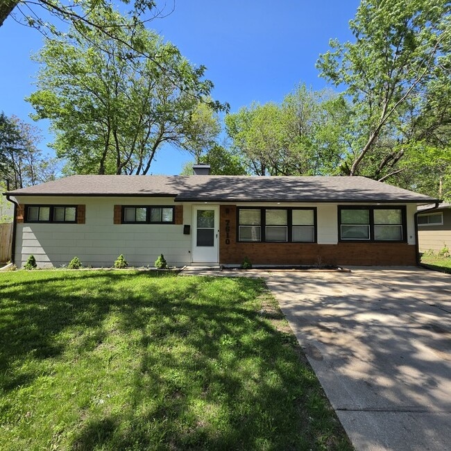 Photo - Beautiful 4 bedrooms and 2 full baths home located on E 113th St in Kansas City, MO