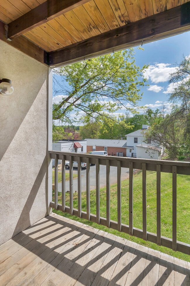 Photo - 1243 Cedars Ct
