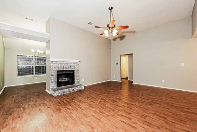 Photo - 208 Vines Dr