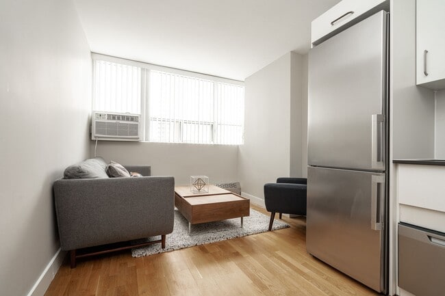 Photo - 730 St Clarens Ave Unité 401