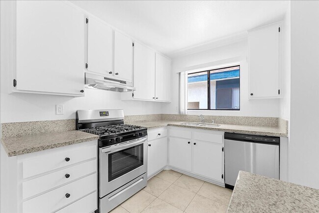 Photo - 444 W Windsor Rd Unit 10