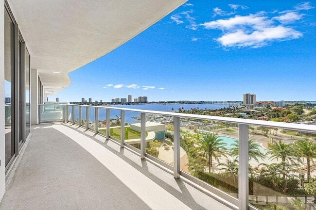 Building Photo - 220 Lake Shore Dr Unit 1015