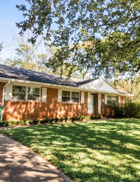 933 Karen Rd