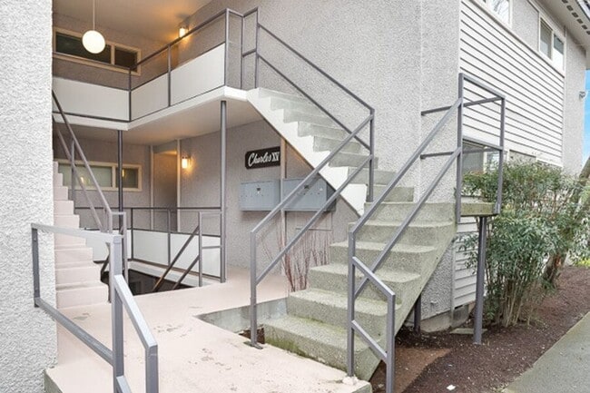 Building Photo - 2720 14th Ave S Unit 7 Rental