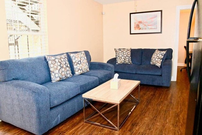 Photo - 3000 Lasalle St