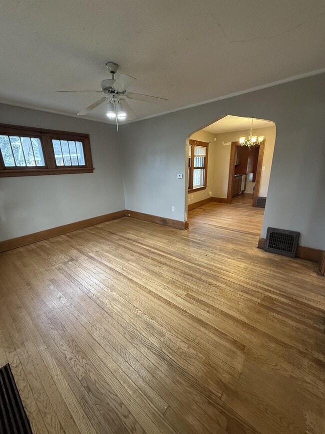 Photo - 2417 E Ave NE