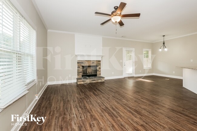 22F E Newnan Rd