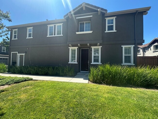 Building Photo - Gorgeous 3 Bed, 2 Bath in Gated Community in Brentwood