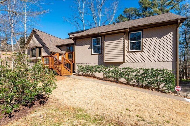Photo - 4800 Grants Way NE