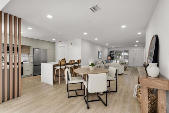 Photo - 3920 Hayes St