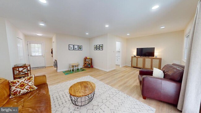 Photo - 5810 Helmsdale Ln