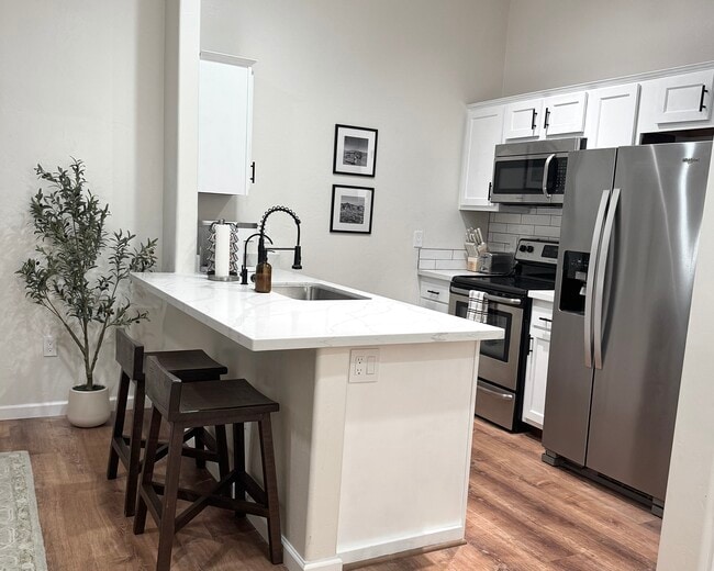 Photo - 2024 E River Rd Unidad 201