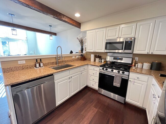 Photo - Incredible Forrest Park Townhome!! 2 bedroom, 2 bath, HUGE attached Garage!