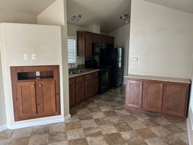 Photo - 2211 Ashberry Ave