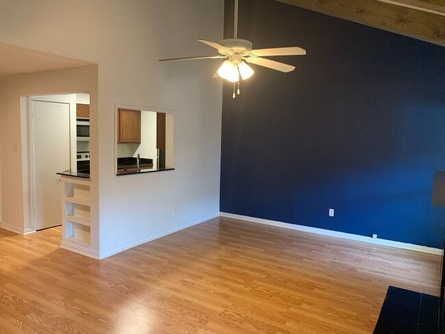 Building Photo - 1100 Augusta Dr Unit Apt 18