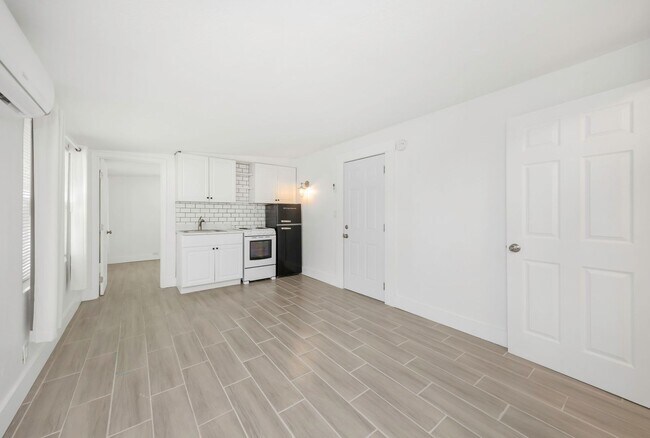 Photo - P200 - #7A Holiday Inn Unit P200 - #7A Holiday Inn - 3000 Beach Blvd S