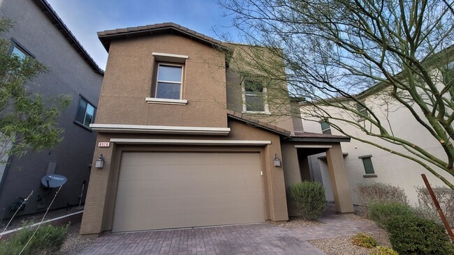 Building Photo - SW BEAUTY!!! 215/RUSSELL AREA