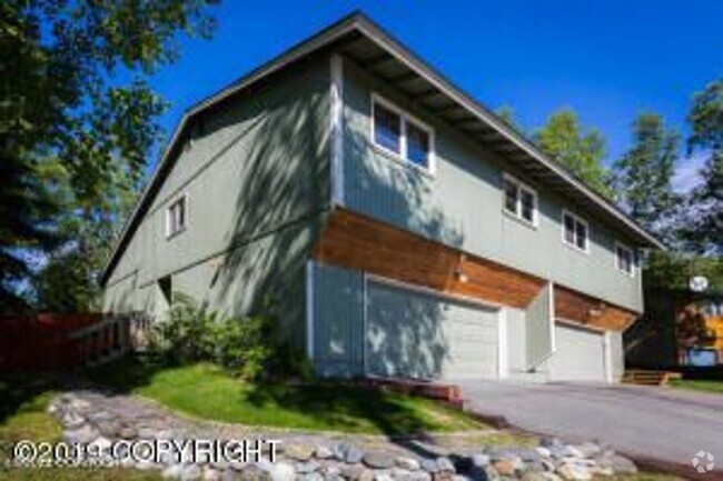 Building Photo - A desirable (3) Bedroom, (2) bathroom Eagl... Rental