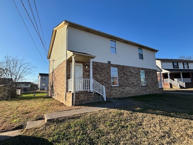 Building Photo - 3415 Meadow Ct