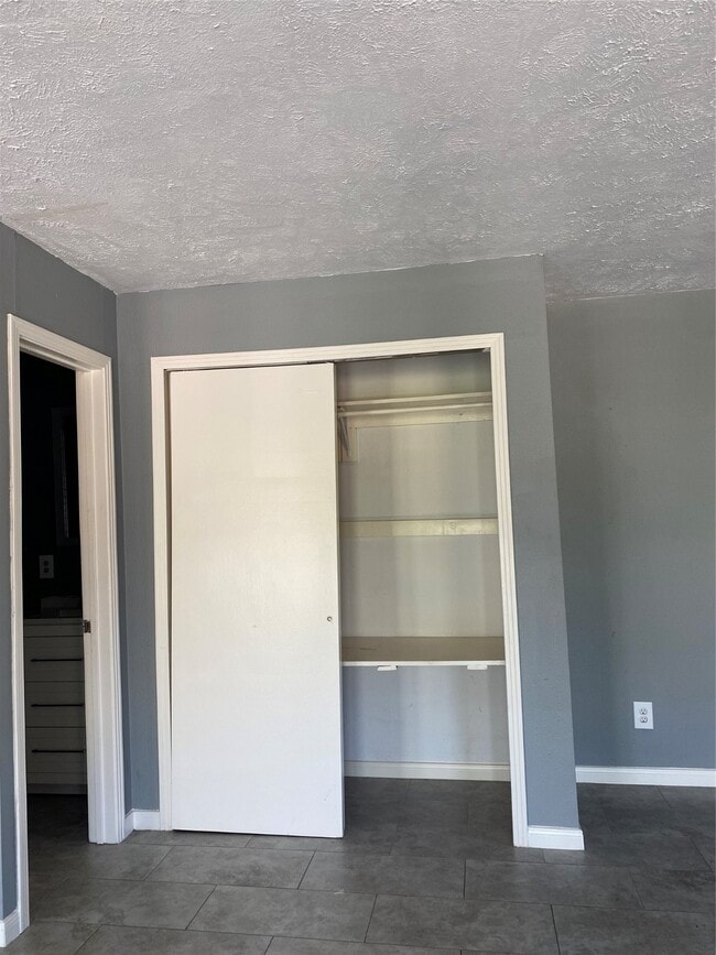 Photo - 8220 Glenview Dr