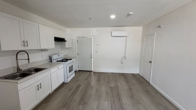 24732 W 4th St Unit 1C