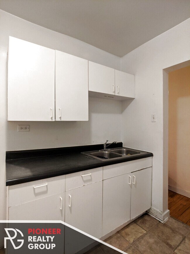 Photo - 2330 N Spaulding Ave Unit 1A