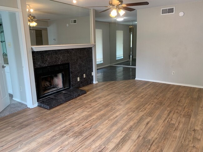 Photo - 8109 Skillman St