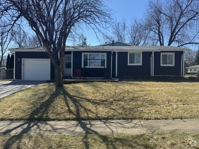 Building Photo - 1969 Queens Dr Rental