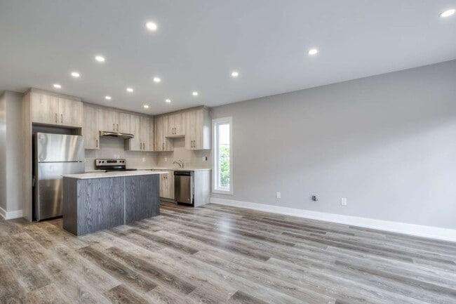 53 Rockcliffe Blvd Unit 3