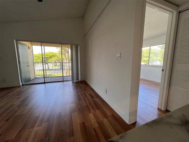 Photo - 5612 Rock Island Rd Unidad 155