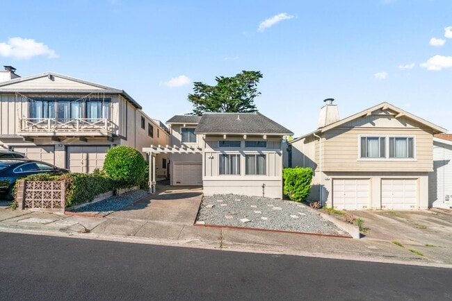 Building Photo - Spacious 3-Bedroom Daly City Home – Prime ...