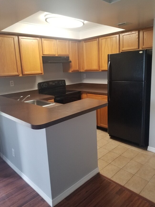 Building Photo - ONE BEDROOM ONE BATHROOM! WATERFRONT COMMU... Unit 19 Rental