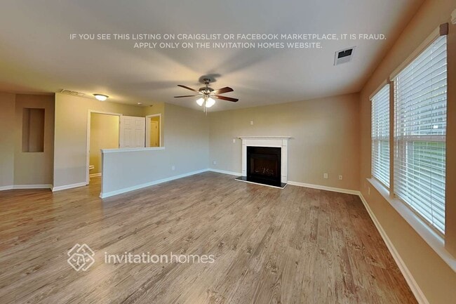 Photo - 925 Donington Cir SE