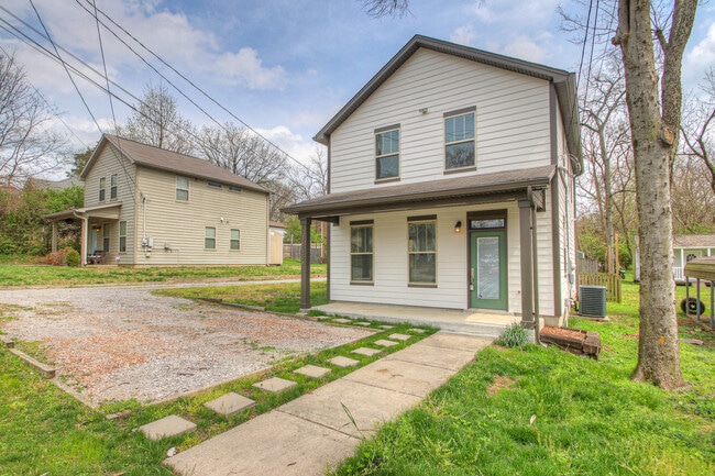 Photo - 1615A Chase St